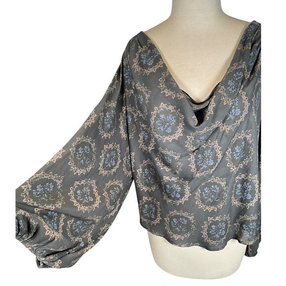 Free People Cowling Around Printed Top Drap Neck Peasant Style Size Small Gray - Picture 7 of 12